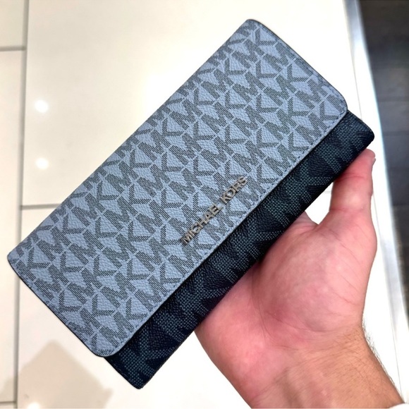 Michael Kors Jet Set Large Ombré Signature Logo Wristlet Navy Blue Multi - Picture 1 of 5